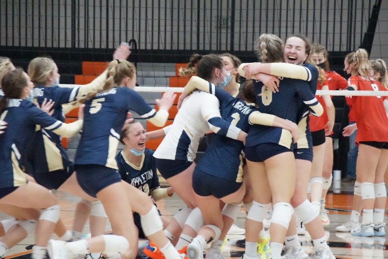 Seven Washingtonians make it to AVCA All-Region Team
