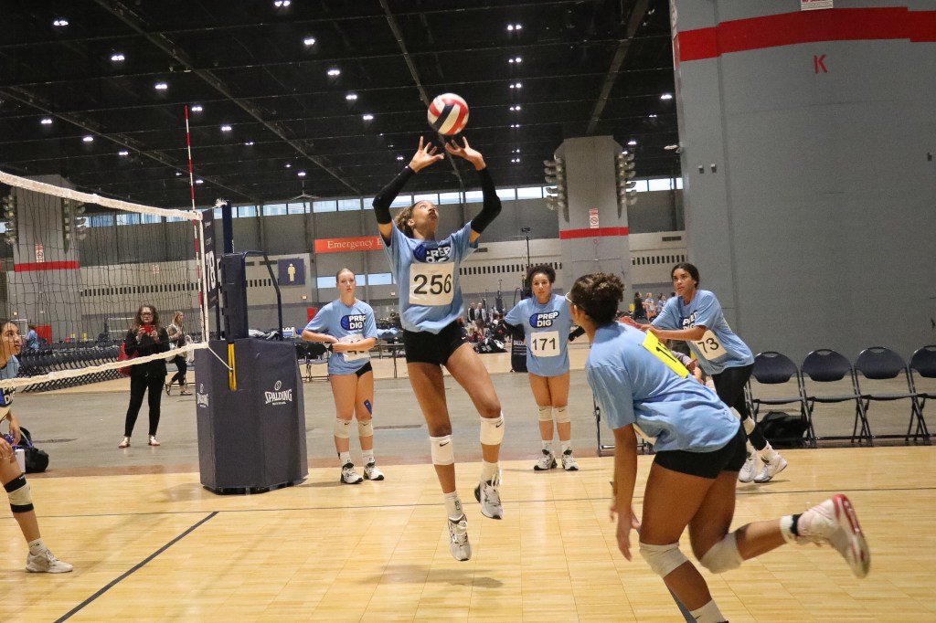 Class of &#8217;26 and &#8217;27 Setters Wow At PD USAV Showcase