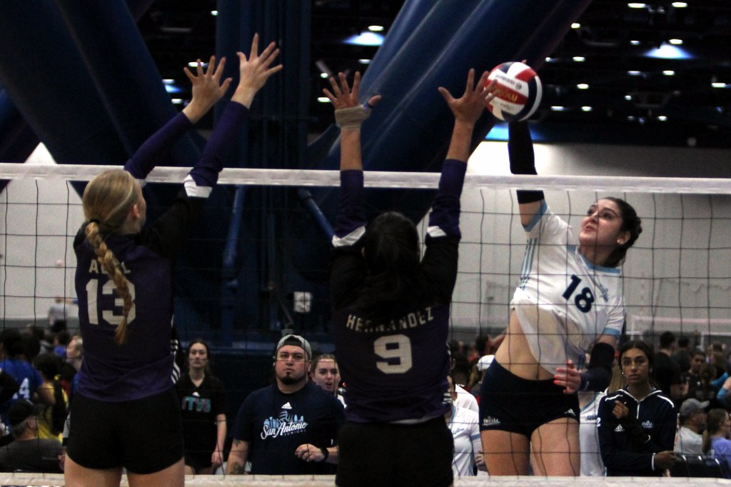 Lone Star Regionals: 16s &#8211; Standout Outside Hitters