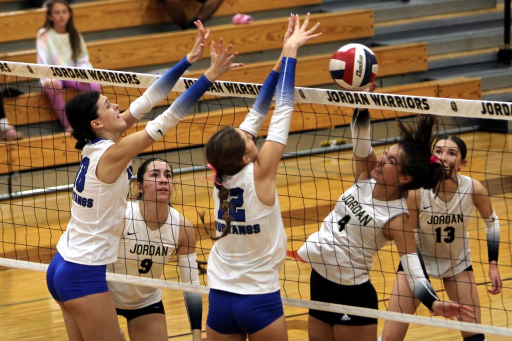 Texas HS: Jordan vs. Taylor – Photos