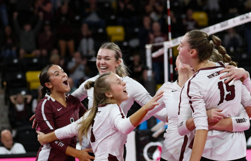 Dowling Catholic Outlasts Indianola in 5A Showdown
