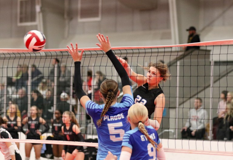 Standout 15U Right-Sides at Iowa Regional Qualifier