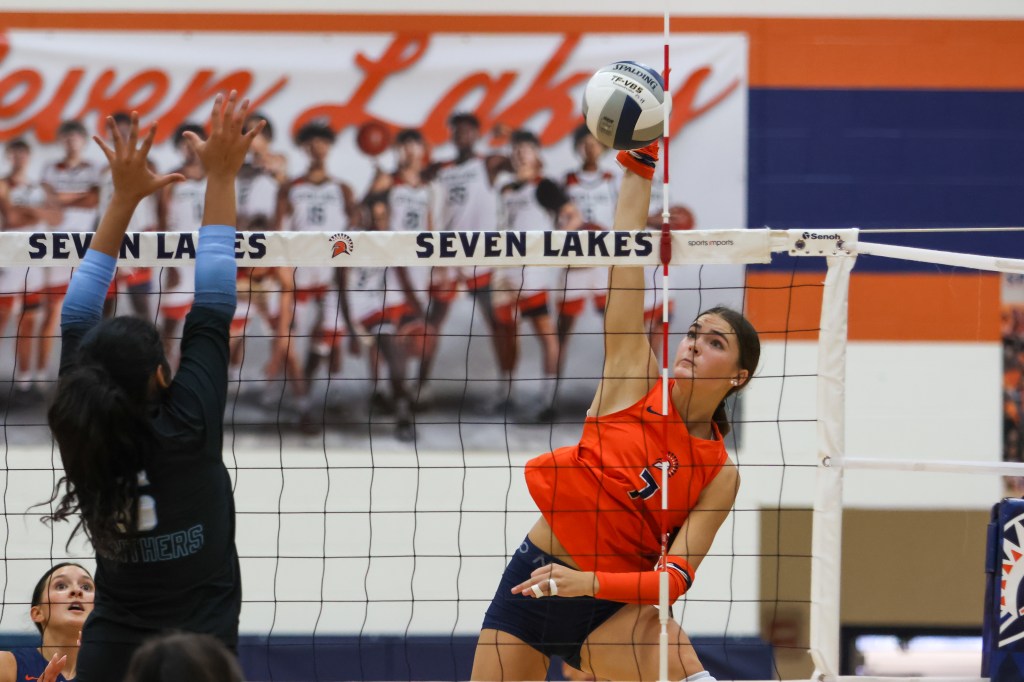 Texas HS: Seven Lakes reverse sweep Paetow in district match
