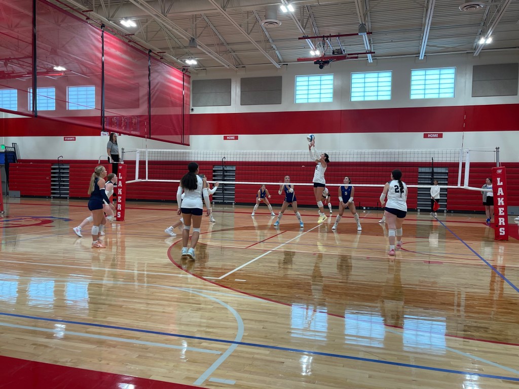 Day One Standouts At Des Lacs Invitational