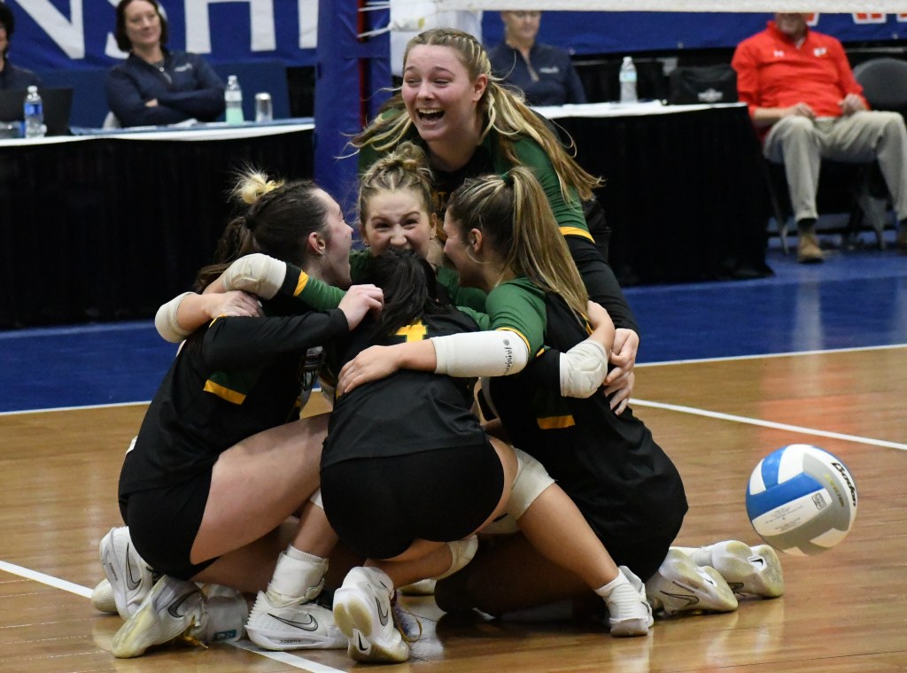 D2 Semifinals Recap: Defending Champs Get Newcomer
