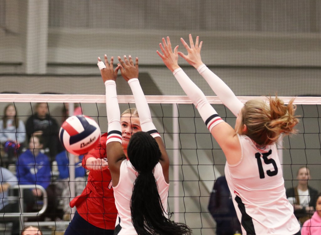 Middle Hitters Mogging at USAV 15U Iowa Regional