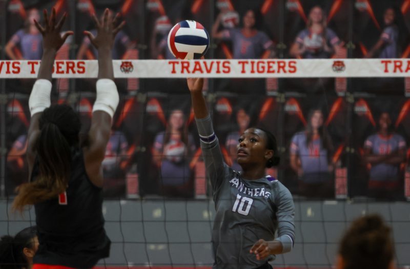 Texas HS: Travis vs. Ridge Point – Photos